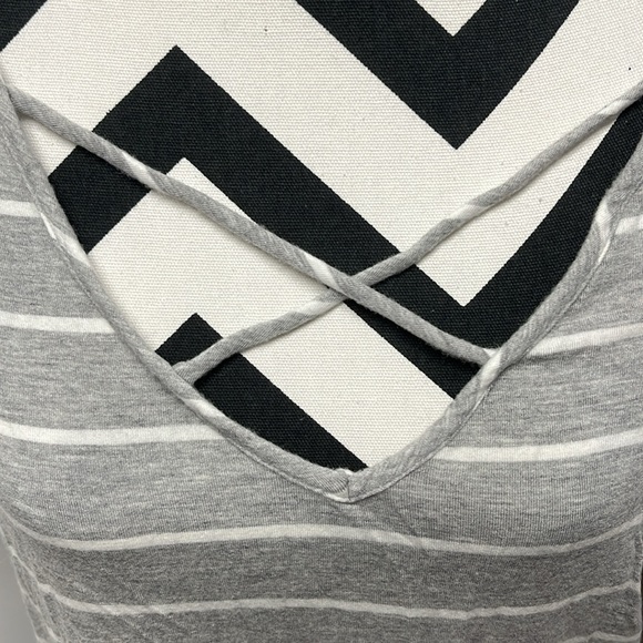 Emory Park by stitch fix, XXL v-neck short sleeve shirt - Picture 2 of 3